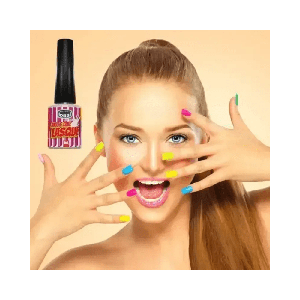 Anúncio com modelo e frasco da Base Ideal Antes que Lasque