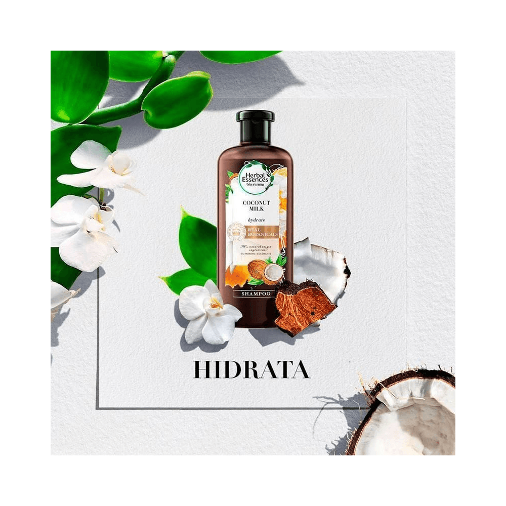 Frasco do Shampoo Herbal Essences Coconut sobre fundo com coco e folhas