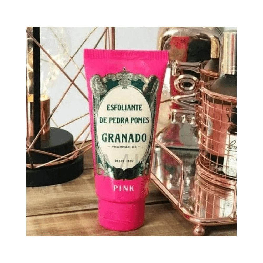 Esfoliante Granado Pés Pink 80g sobre bancada decorada
