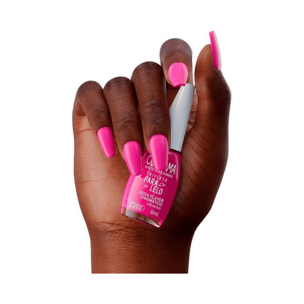 Unhas pintadas com o esmalte Colorama Rosa Player Enigmático mostrando cobertura e brilho