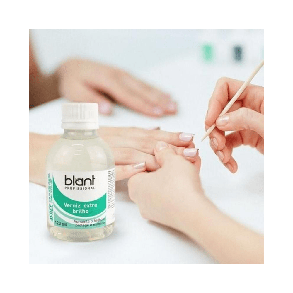 Base Blant Profissional Verniz Extra Brilho 120ml com mãos ao fundo