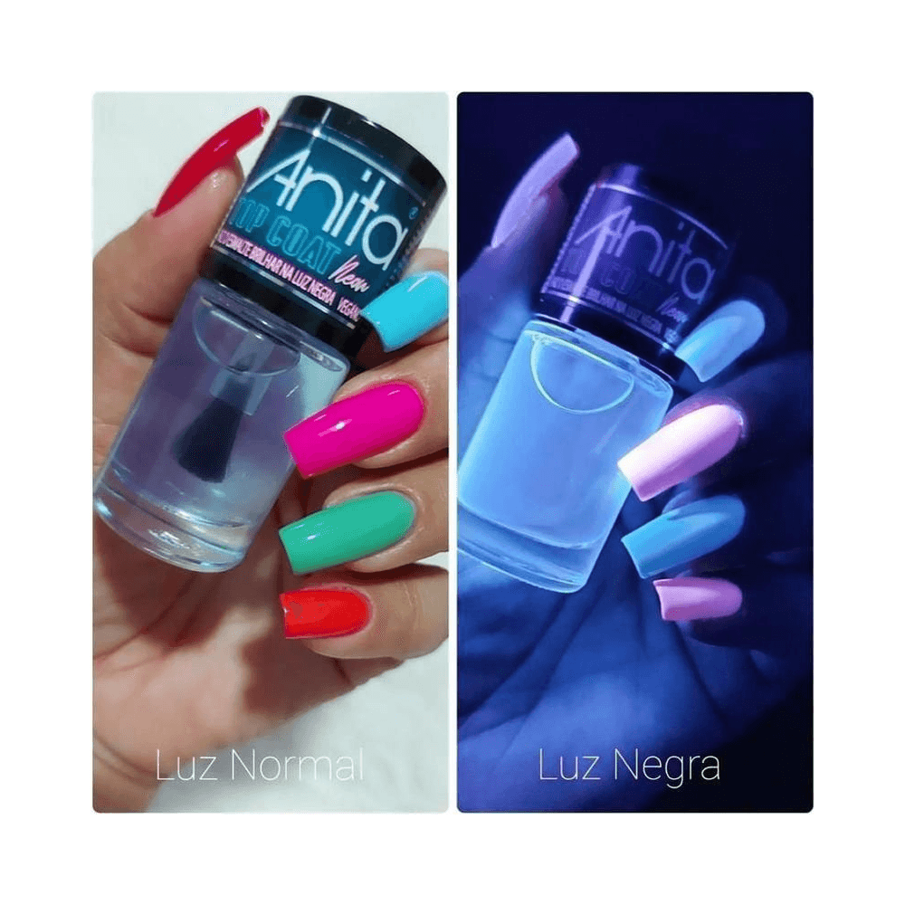 Aplicação do Top Coat Anita em unhas sob luz normal e luz negra mostrando efeito neon
