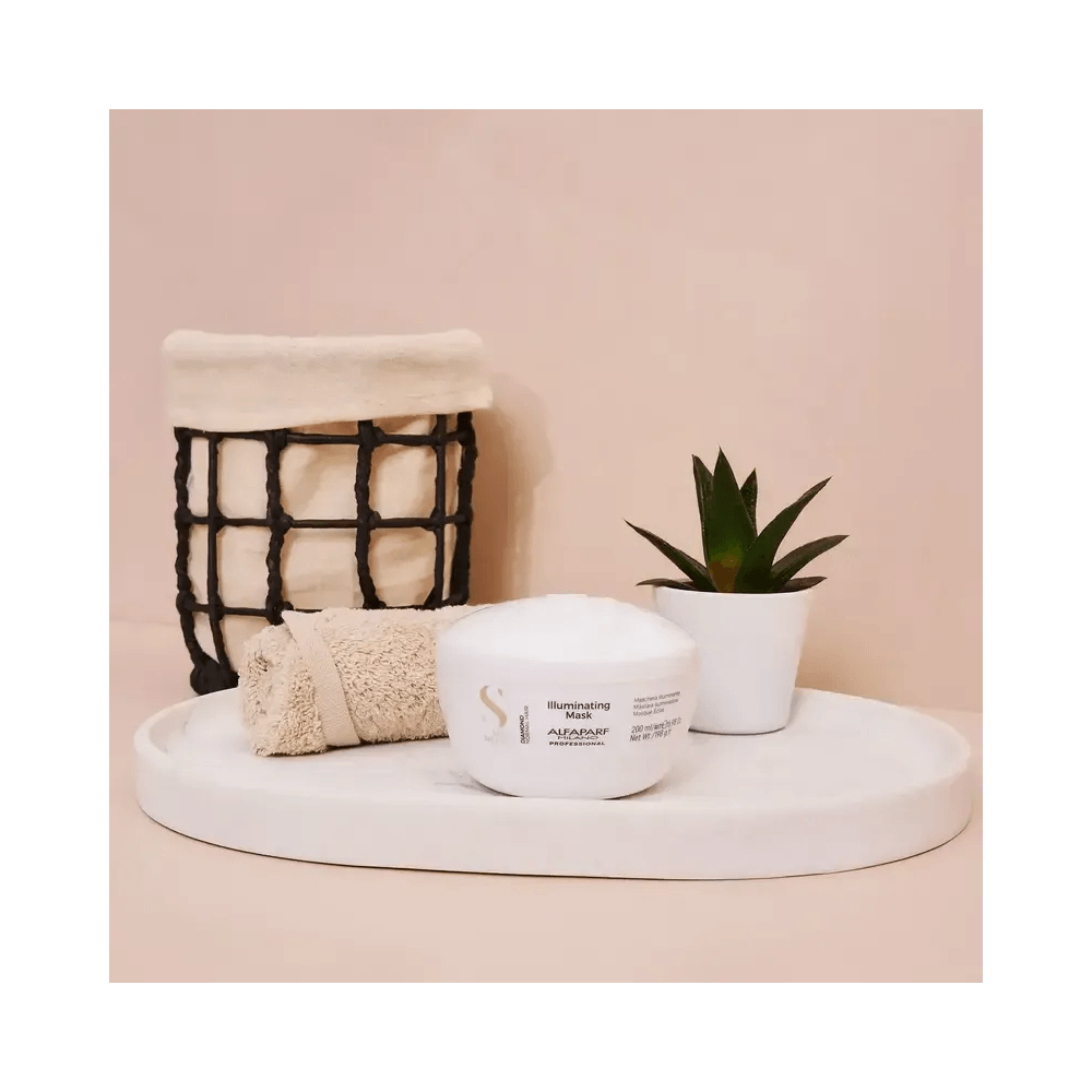 Máscara Alfaparf Semi Di Lino Diamond 200g em cenário de banheiro, estilo clean