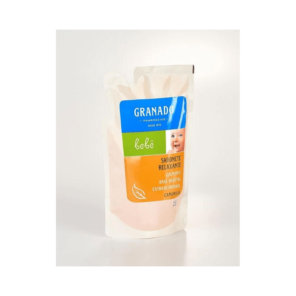 Refil Sabonete Granado Bebê Camomila 250ml visto em estúdio