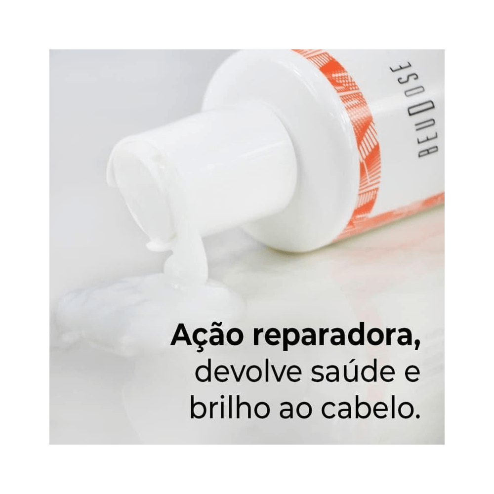 Close do dispenser do condicionador Beudose Repair Me derramando creme