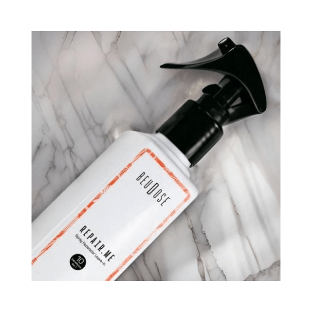 Close do frasco inclinado do Leave-in Beudose Repair.Me 180ml com gatilho spray