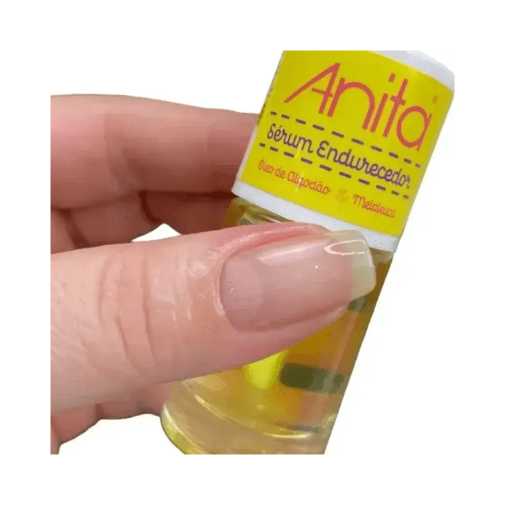 Aplicação do Sérum Anita em unha natural brilhante