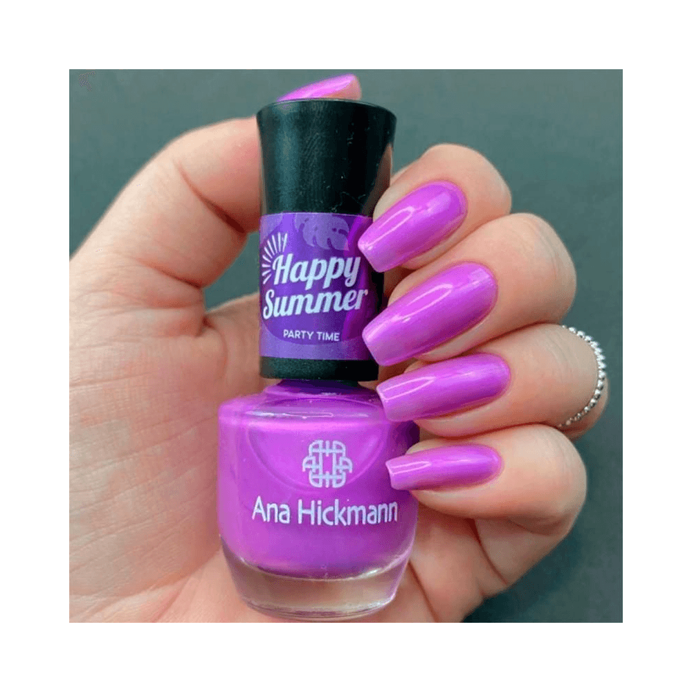 Esmalte Ana Hickmann Happy Summer Party Time aplicado em unhas, mostrando acabamento brilhante