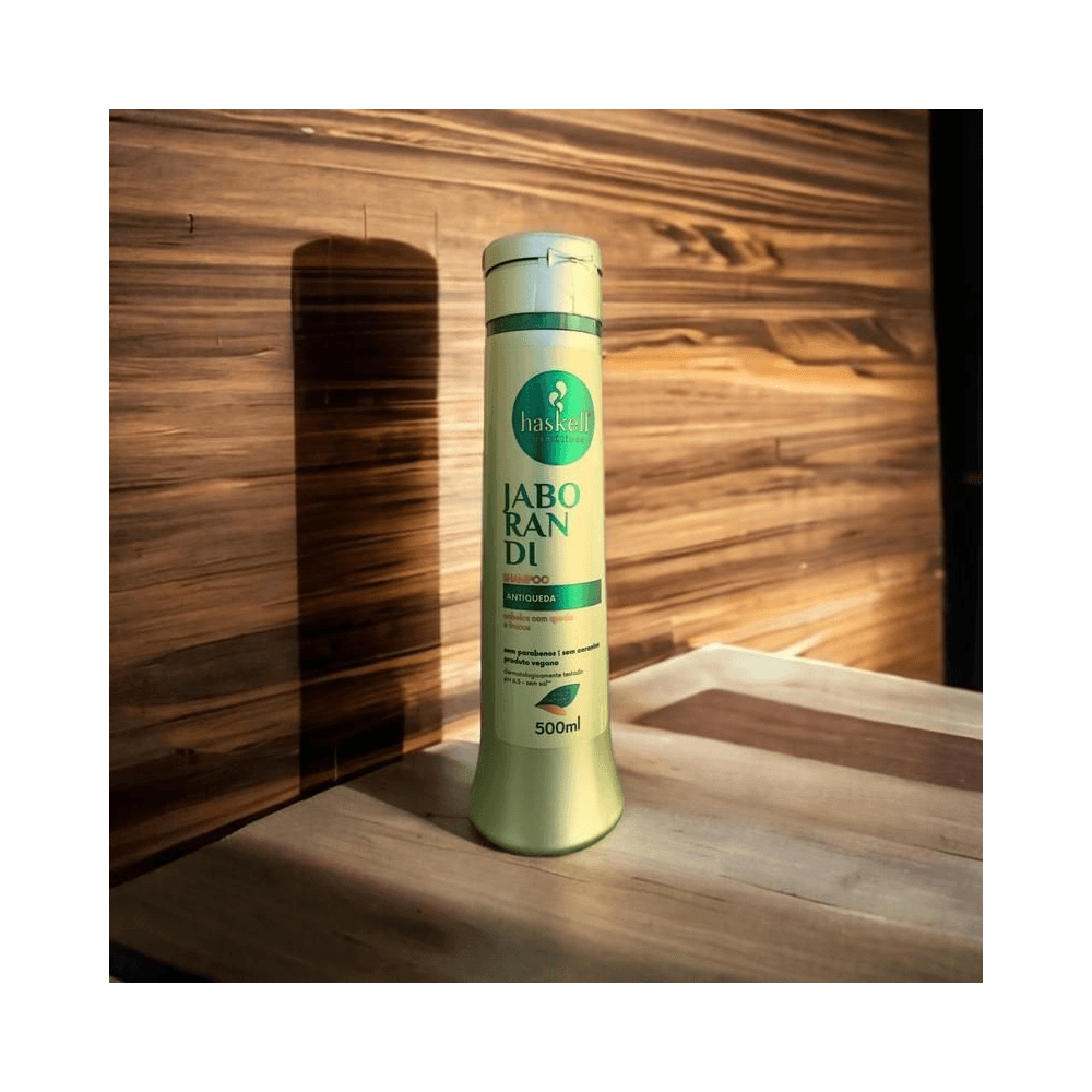 Shampoo Haskell Jaborandi 500ml em cenário de madeira