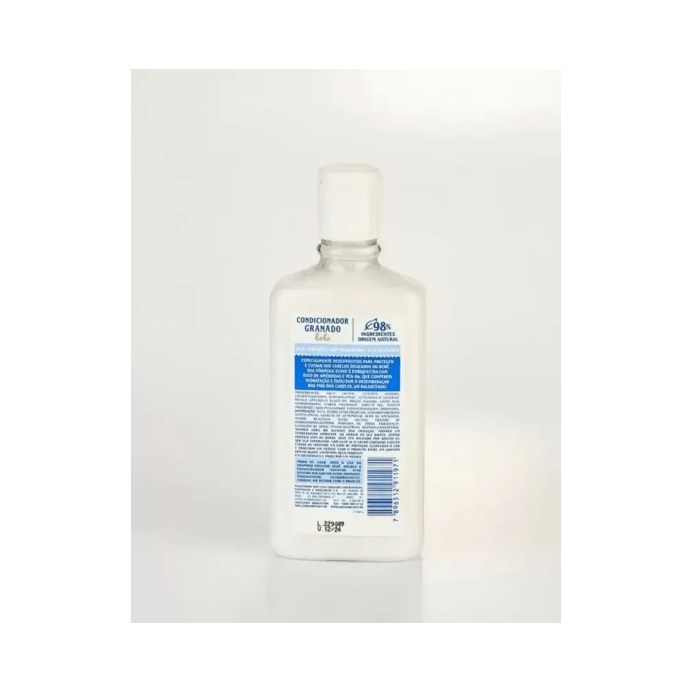 Frasco do Condicionador Granado Baby Lavanda mostrado por trás com selo de origem natural
