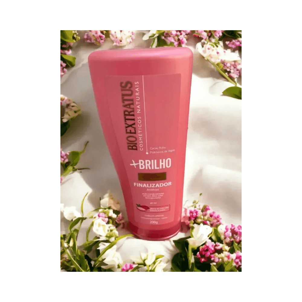 Finalizador Bio Extratus +Brilho 200g em ambiente decorado com flores