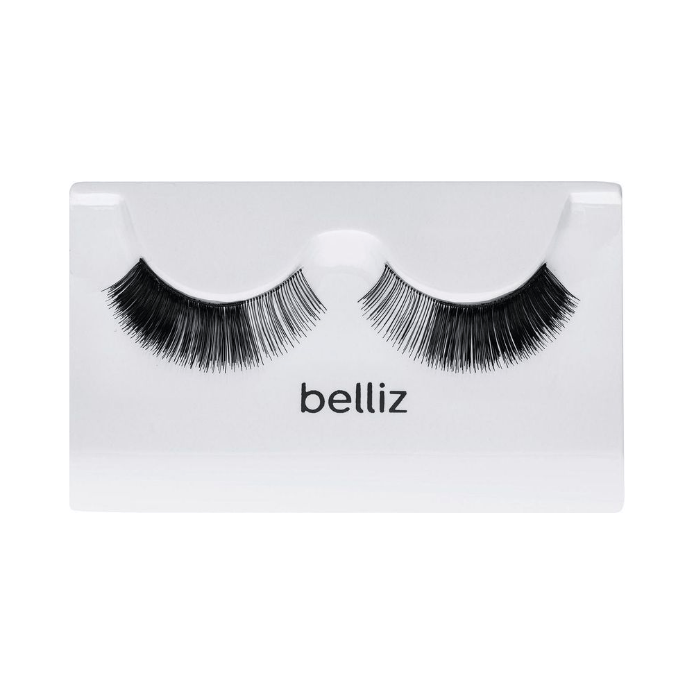 Bandeja com um par de cílios Belliz Hair Line 115 expostos em close sobre fundo branco