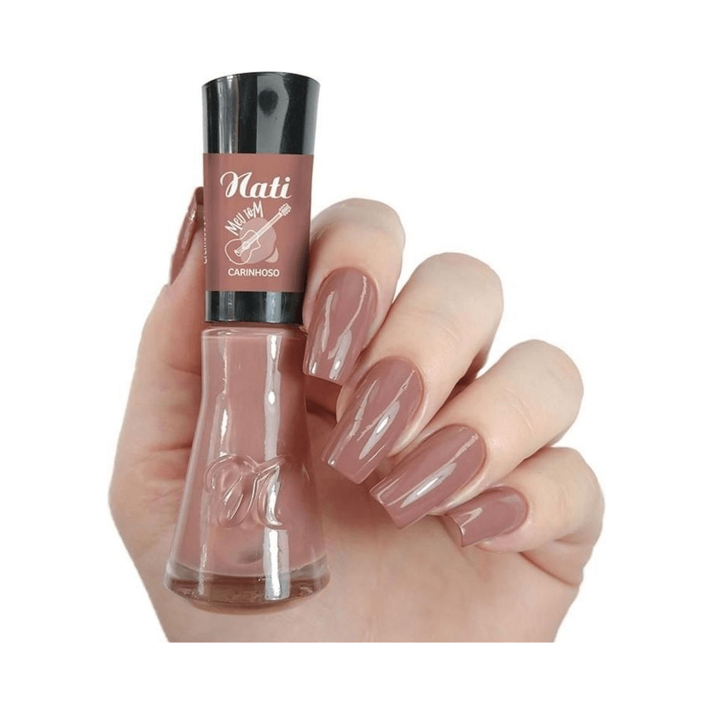 Esmalte Nati Carinhoso aplicado em unhas longas - demonstração de cobertura