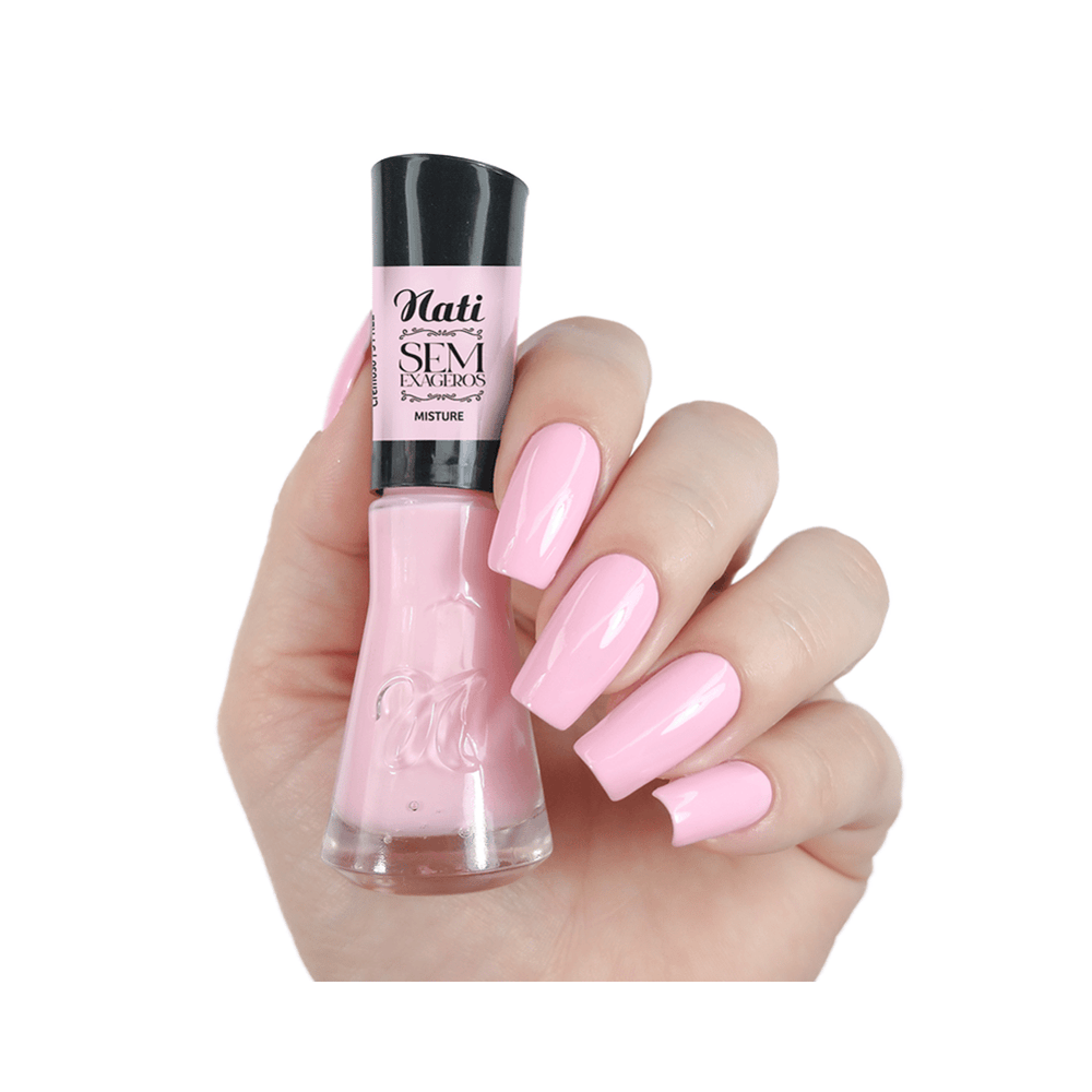 Esmalte Nati Misture aplicado em unhas, mostrando cobertura uniforme