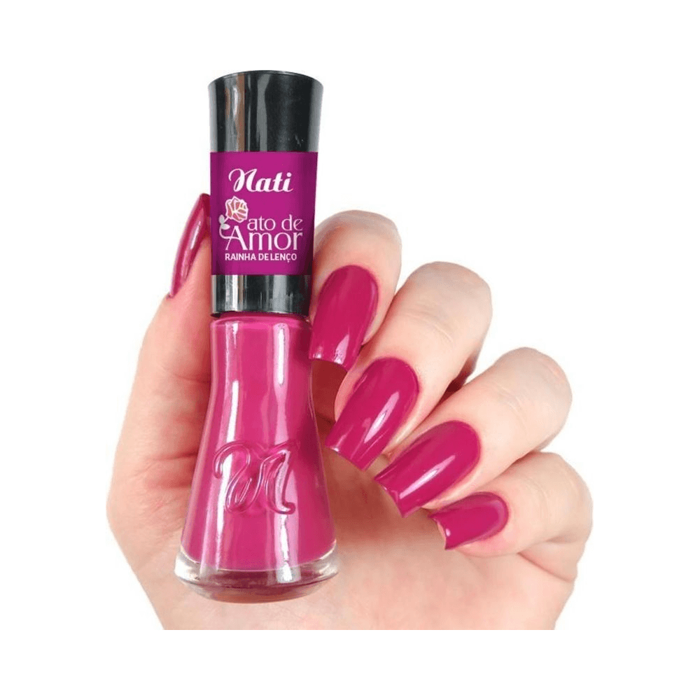 Esmalte Nati Ato de Amor aplicado nas unhas - acabamento brilhante