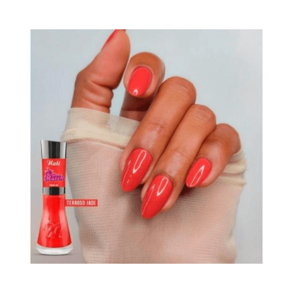 Unhas pintadas com Esmalte Nati Deu Match Terroso Jade em modelo