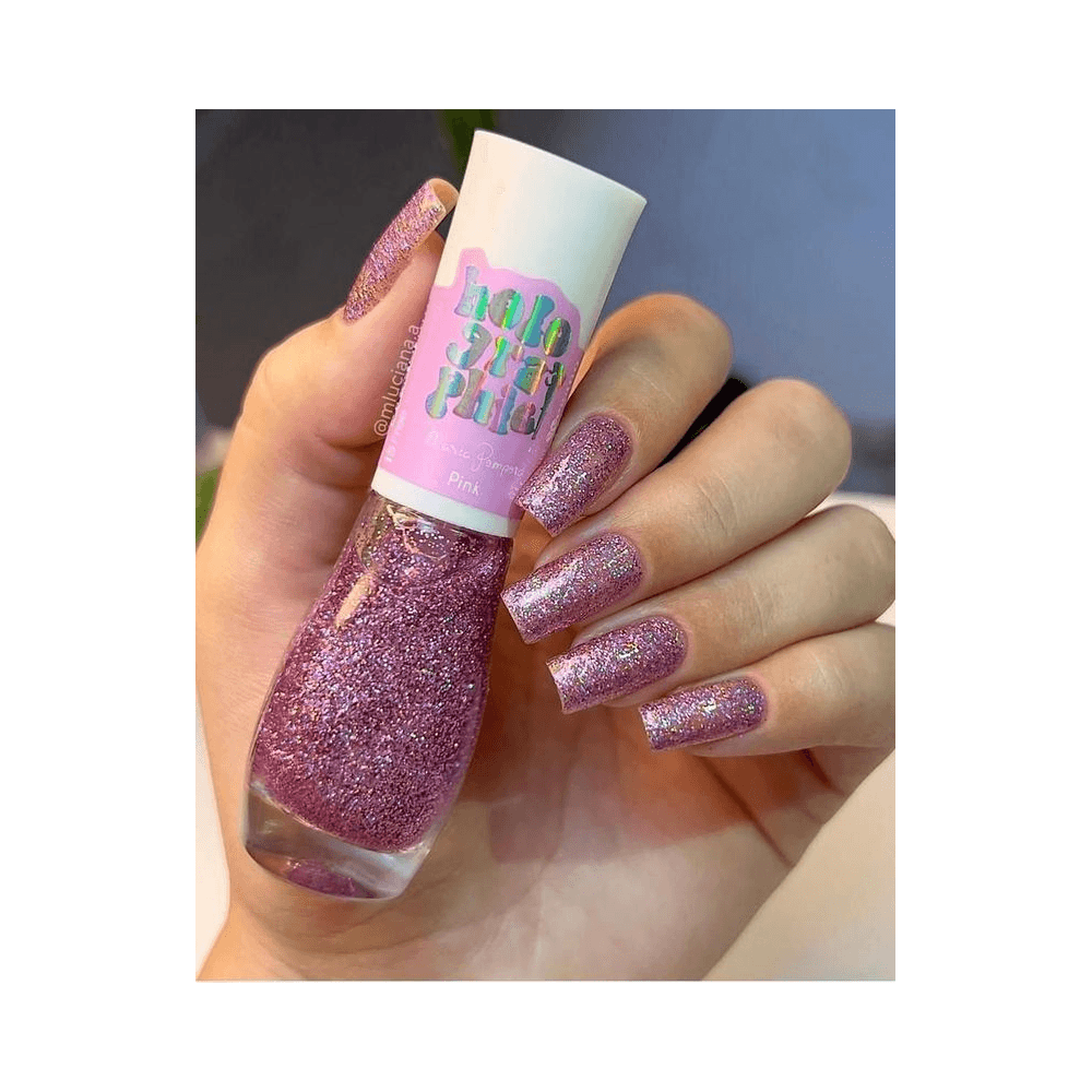 Unhas aplicadas com Esmalte Mohda Holographic Pink mostrando efeito glitter holográfico