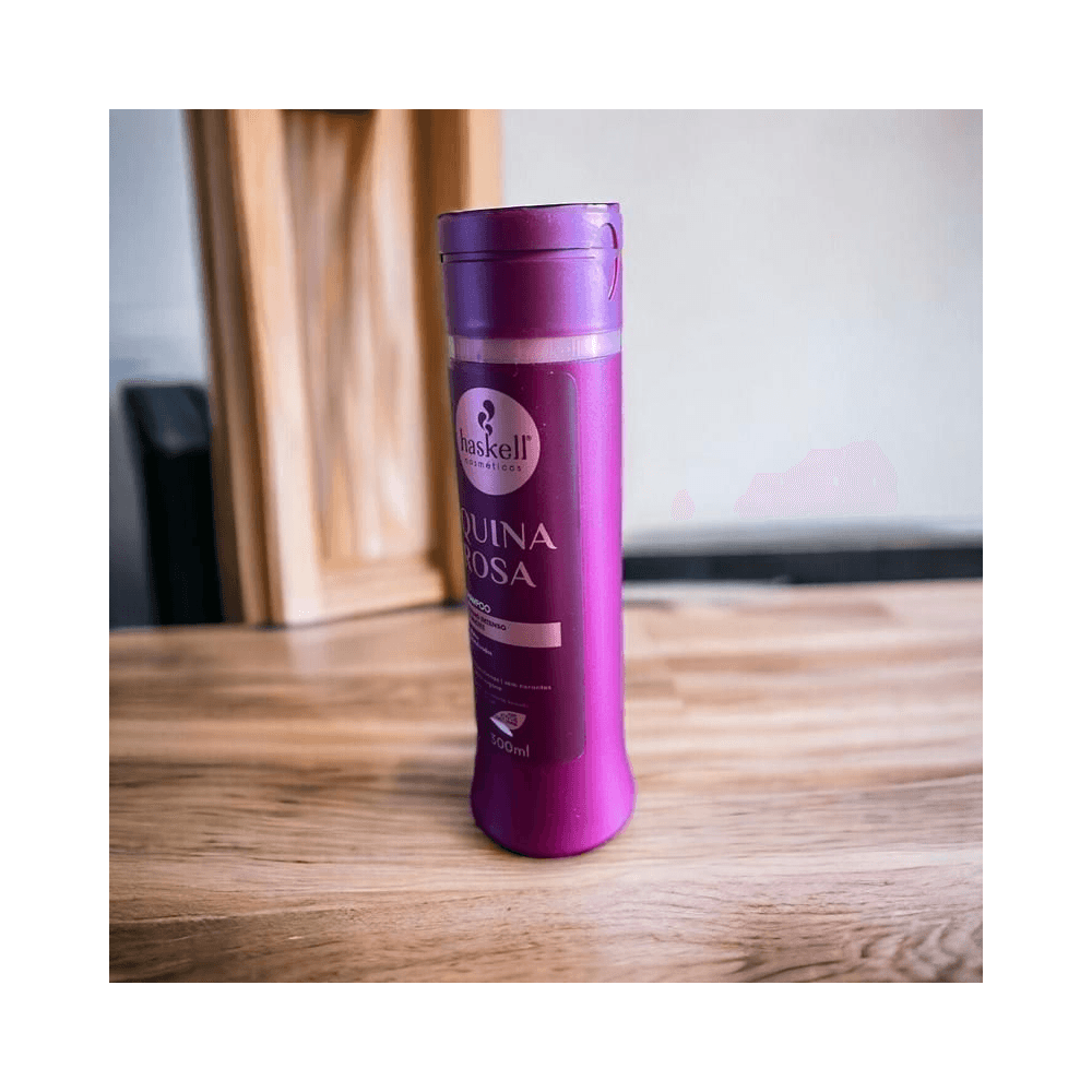 Shampoo Haskell Quina Rosa 300ml em ambiente, destaque para a embalagem rosa metálica