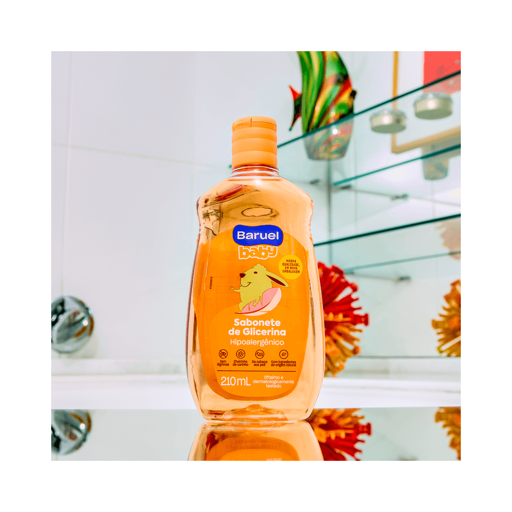 Sabonete Líquido Baruel Baby Glicerina 210ml em bancada de banheiro